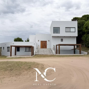Casa en Venta en Costa Esmeralda 4 dorm   playroom