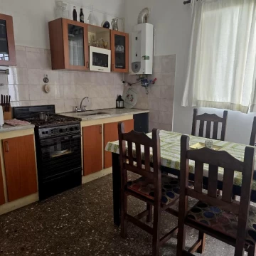 VENTA-CASA 6 AMBIENTES-PATIO-TERRAZA-SÁENZ PEÑA-3 DE FEBRERO