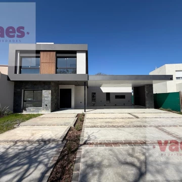 VENTA - Casa de Categoría | 3 Dormitorios y Escritorio | 350 m² Cubiertos | Alqarias 7 Soles