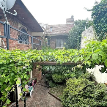 VENTA CASA 4 AMB FLORESTA - GRAN PATIO Y TERRAZA