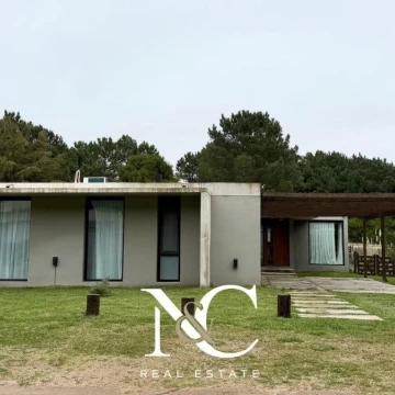 Casa en Venta en Costa Esmeralda con gas natural