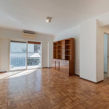 Venta tres ambientes con espacio guardacoches, baulera. Palermo