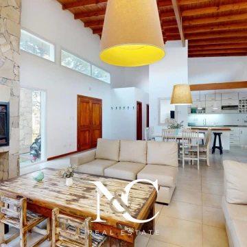 Casa en venta en Costa Esmeralda con fondo libre al golf y gas natural