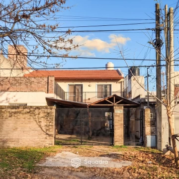 VENTA | PERMUTA - Casa de 4 dormitorios, dos viviendas en un mismo lote - Fisherton R, Rosario.