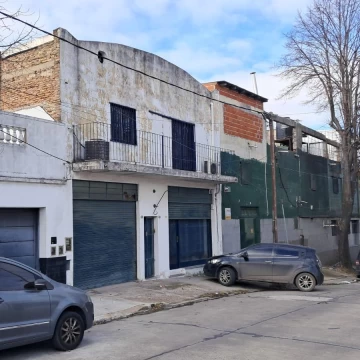 Depósito con Local comercial 346m2