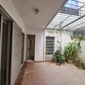 Venta departamento con patio Rosario Barrio Martin Alquilado. Al frente. Zona Monumento Est. Fluvial