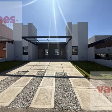 VENTA – Casa a estrenar de 2 dormitorios con detalles premium en Docta Avenida
