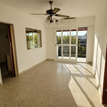 Alquiler departamento 2 ambientes en Floresta con balcón