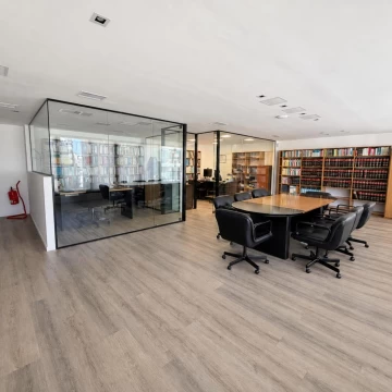 VENTA OFICINA PISO ALTO RECICLADA BARRIO NORTE
