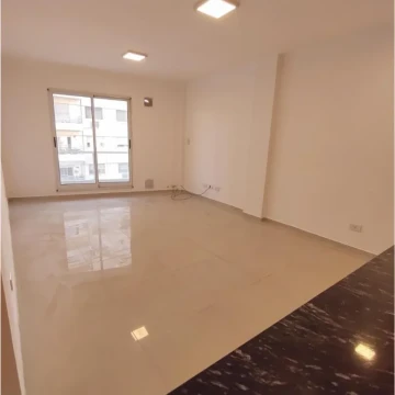 Piso exclusivo 1 dormitorio con balcón y cochera en alquiler en el centro