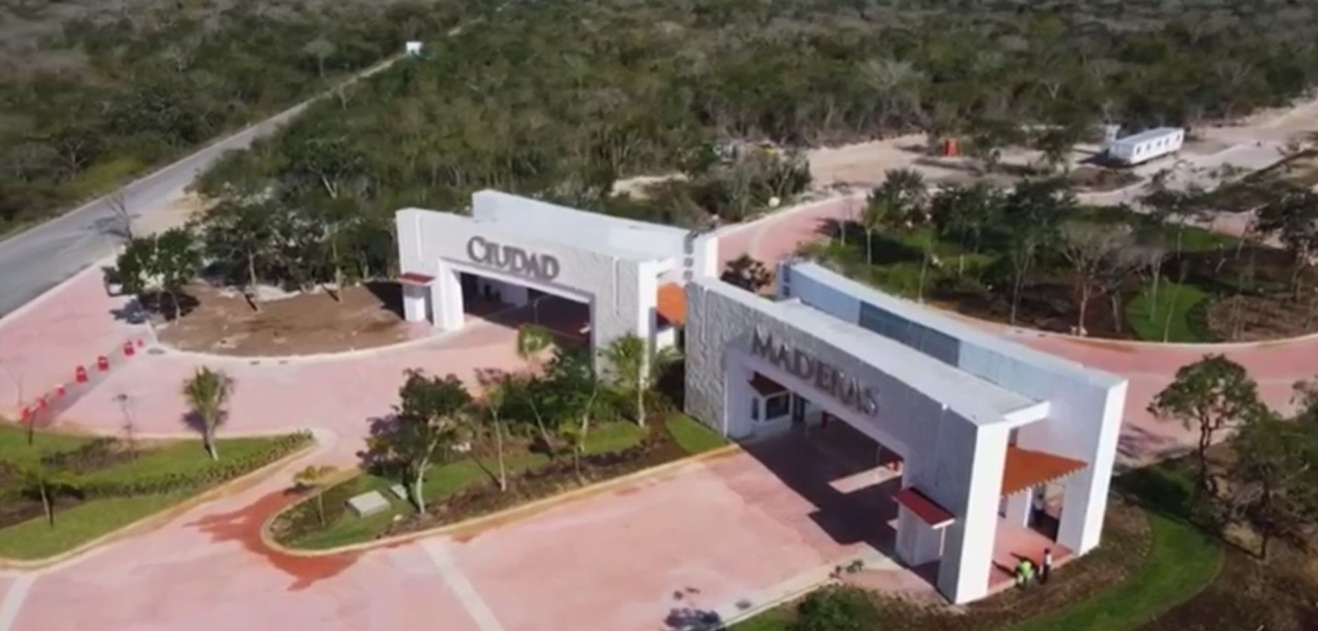 LOTES HABITACIONALES Y COMERCIALES 15.jpg