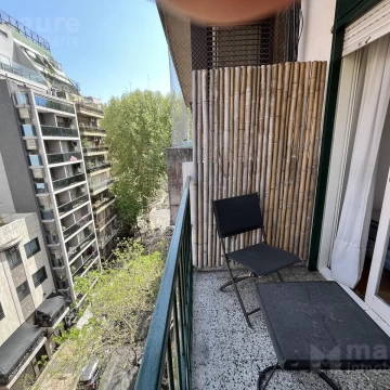 Departamento de 2 ambientes piso alto con balcón en venta en La Imprenta