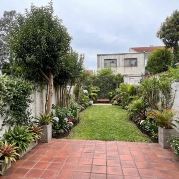 Venta Casa Dúplex 5 Ambientes con Jardín y Parrilla en San Isidro