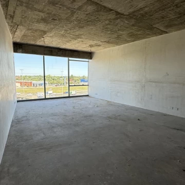 Oficina en prestigioso edificio de categoría en la mejor ubicación de Pilar