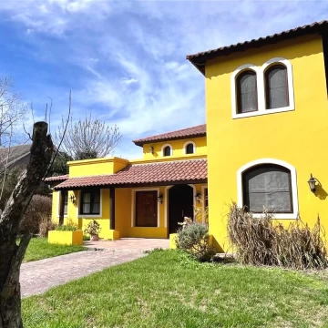 Venta de Casa en La Celina , Ingeniero Maschwitz, Lote de 1000 mts y pileta.