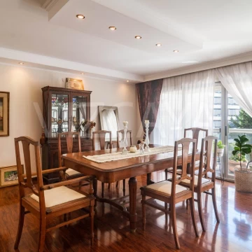 Pocitos Rambla Vista despejada Apartamento con 3 Dormitorios y servicio Garage