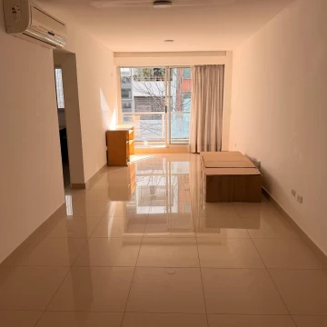 Departamento de 2 ambientes y cochera fija cubierta