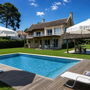 Casa de 5 suites con piscina y parrillero en San Rafael, Punta del Este