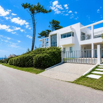 Casa en alquiler temporario en Manantiales – 3 dormitorios, piscina y vista al mar