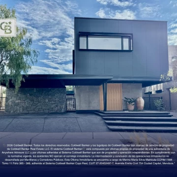 Casa moderna en Barrio Privado Aguaribay, 4 dormitorios, piscina y vista a la montaña
