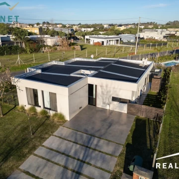 Casa 4 ambientes en venta San Eduardo c/pileta.