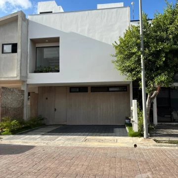 Casa en Renta en Arbolada