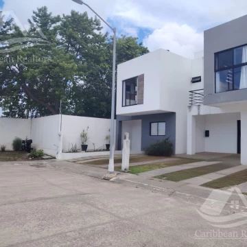 Renta casa Maderos Residencial