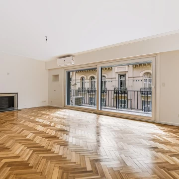 Piso en Arroyo con cochera 4 ambientes