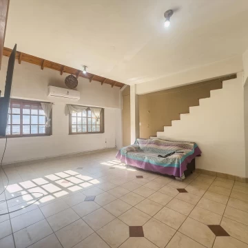 Venta PH 4 amb con patio | luz | divisible | opcional Local comercial | Munro