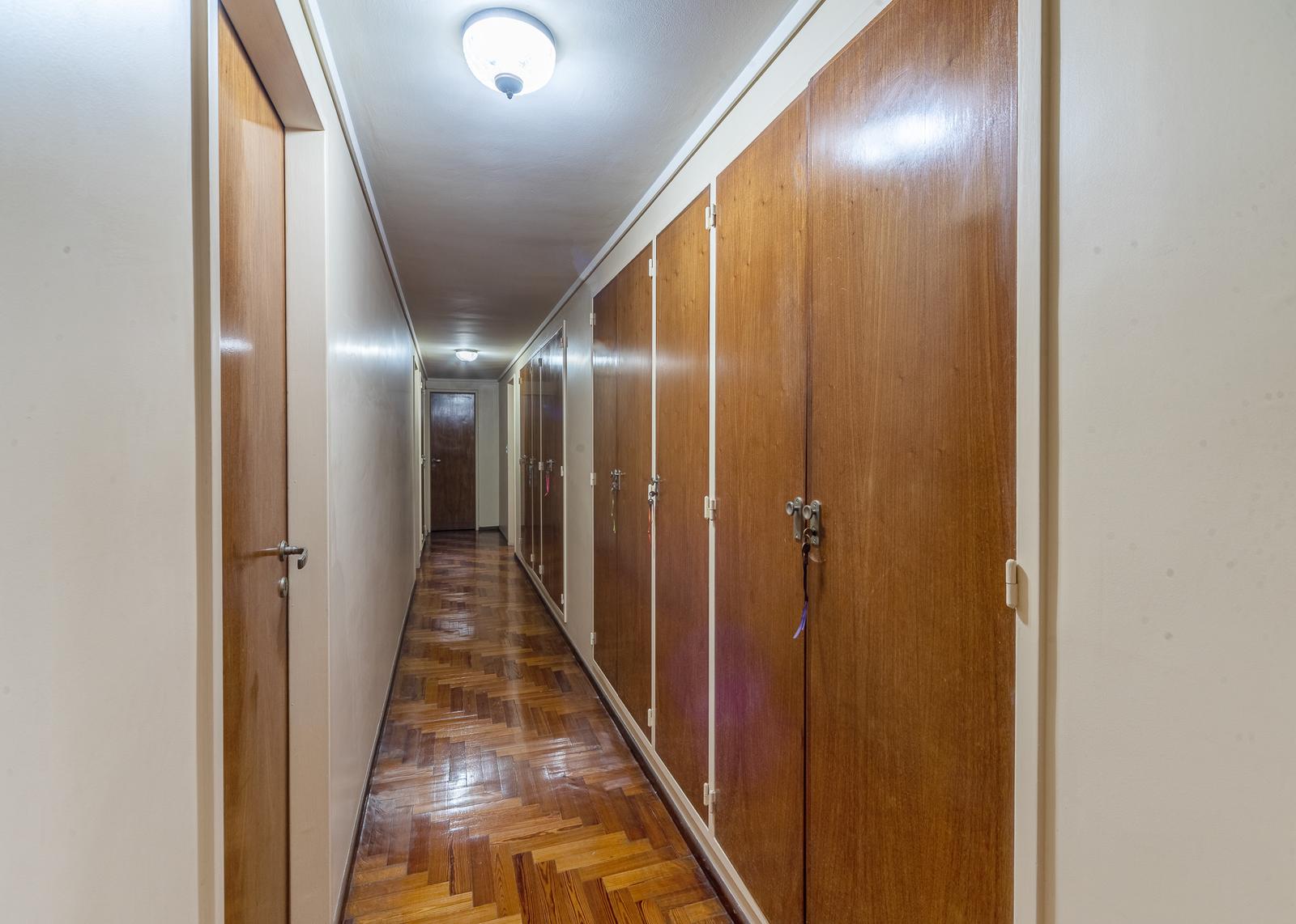 Hall de distribucion con placard