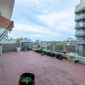 3 Ambientes con amplio balcón terraza