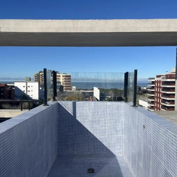 DEPTO PINAMAR TERRAZA, PICINA PRIVADA Y UNA VISTA AL MAR UNICA