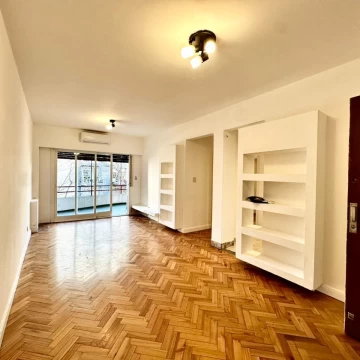 Departamento de tres ambientes en alquiler en Las Cañitas con balcón