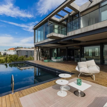 Venta Espectacular Casa en Pilará con vistas al golf y al lago – Barrio La Calesa - Pilar