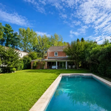 Venta Casa 3 dormitorios, gran jardín y pileta en Haras La Pradera - Apto financiación privada