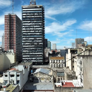 Oficina en piso alto con vista abierta - Subte B - Venta / alquiler