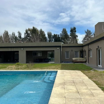 Casa en ALQUILER de 4 dormitorios en Campos de Roca 2 - Permanente o Temporal