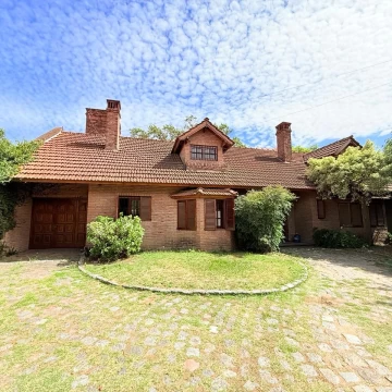 Casa más Oficina más 2 Lotes en VENTA en centro de Jose C. Paz, GBA.
