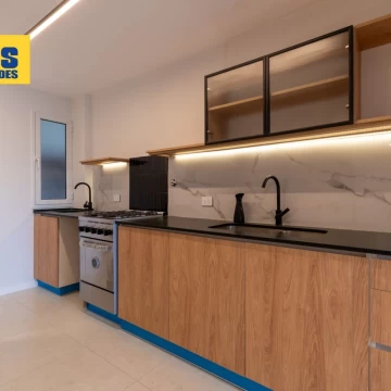 3 Ambientes con balcón. Reciclado a nuevo. Av Montes de Oca, Barracas.