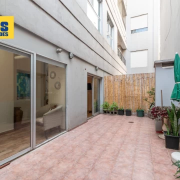 Venta. Departamento.  2 ambientes con patio.