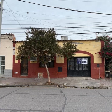 Casa a reciclar o demoler en Santa Fe al 500