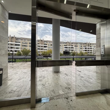 Alquiler Oficina con cochera Centro Comercial Nordelta