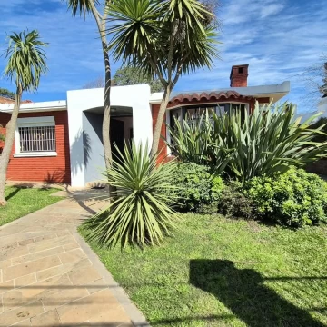 Venta Casa 3 Dormitorios con Piscina, Cantegril, Punta del Este
