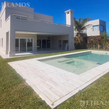 Casa en Araucarias MB