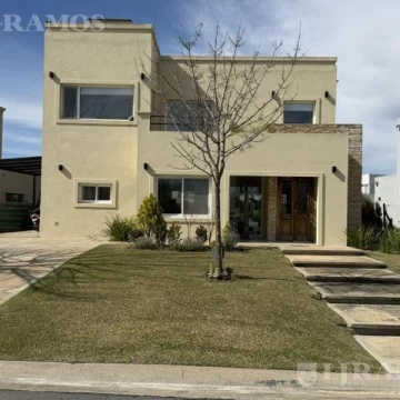 Casa en Araucarias