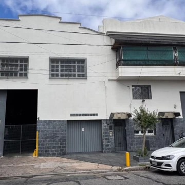 Galpón con vivienda en Sarandi.Avellaneda.