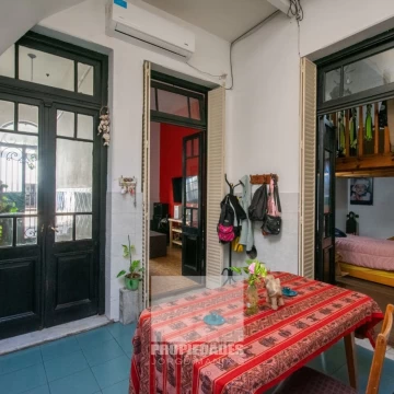 PH en venta de 4 ambientes. Refaccionado a nuevo.
