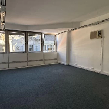 Oficina en venta en Piedras 77 | 250 m² | 2 cocheras | Monserrat
