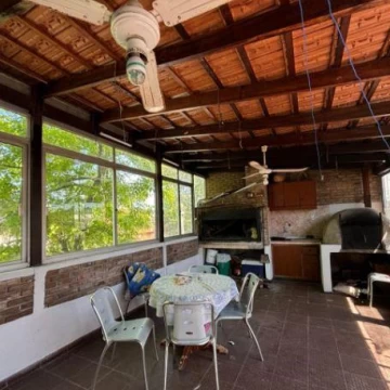 Casa en Venta 3 dormitorios con Cochera, Cordón: Oportunidad de Inversión Única!