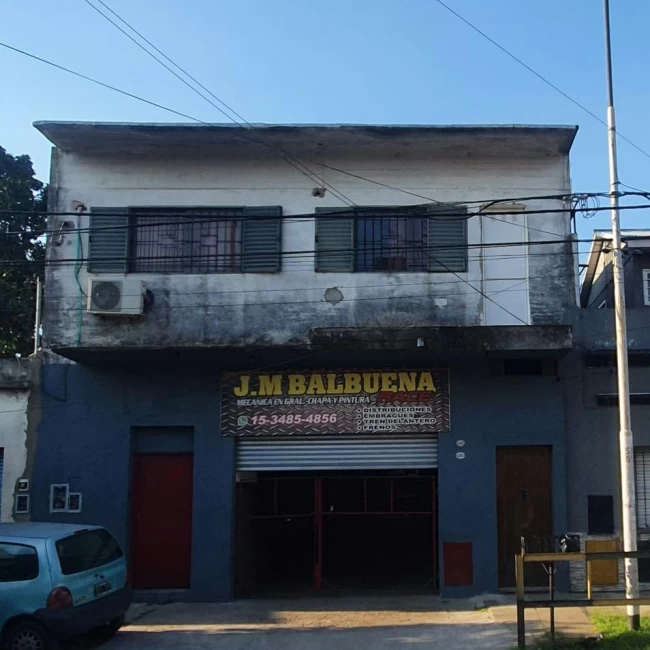 Casa en  caseros 3 ambientes + galpón